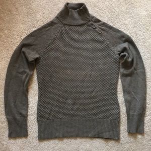 The North Face sweater size large